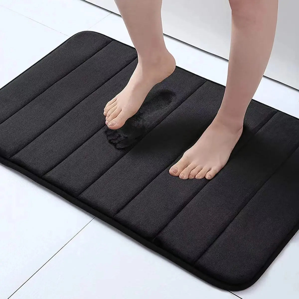 Tapete de Banheiro Flanelado Listrado Macio e Antiderrapante para Box e Porta 40x60cm