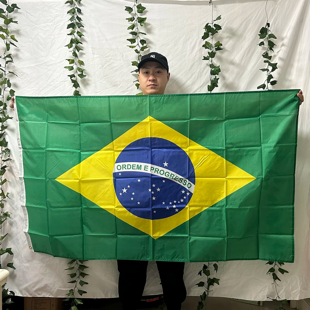 Bandeira do Brasil em Poliéster para Decoração e Torcida 60x90cm e 90x150cm