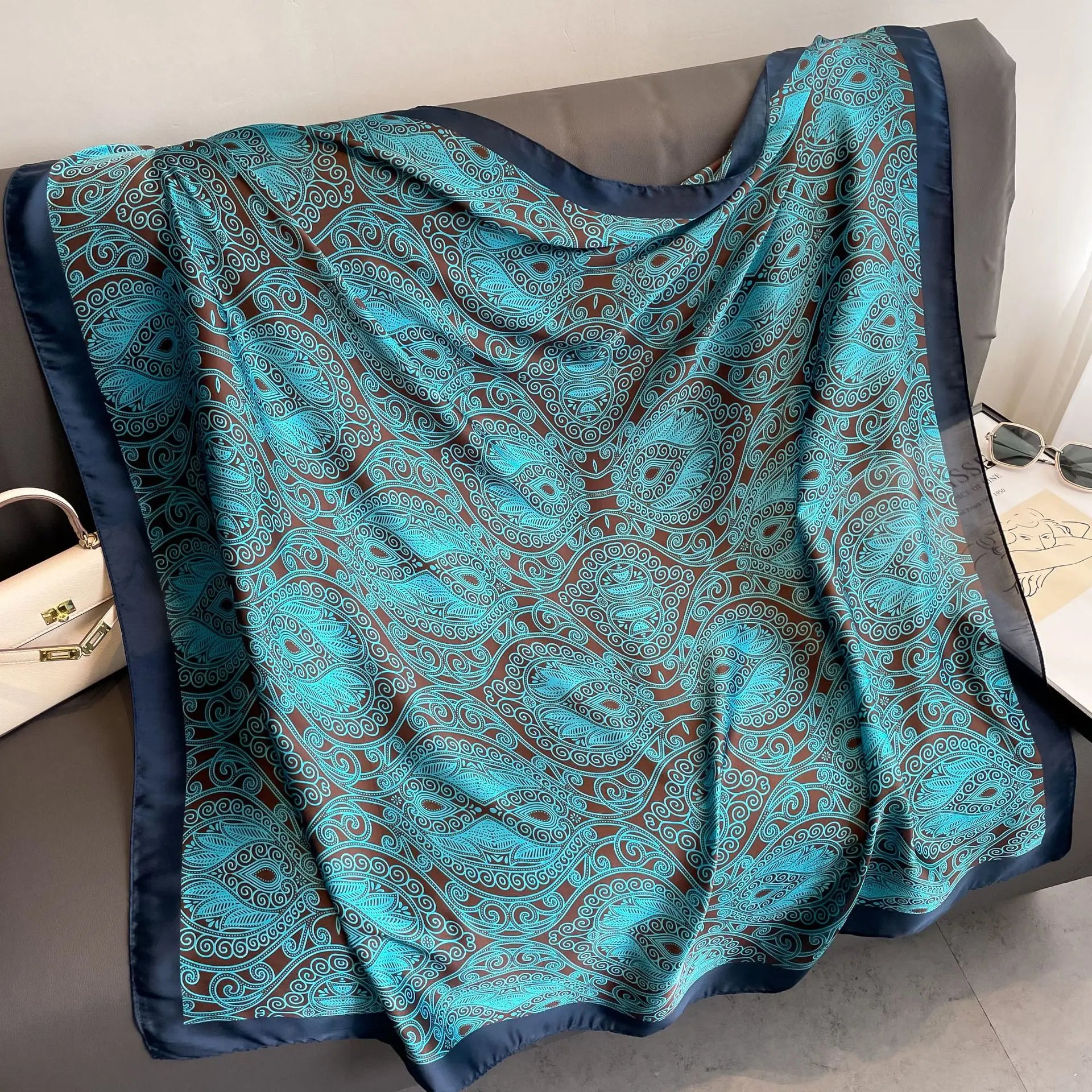 Xale Quadrado de Cetim 110x110cm Estampado Feminino Multifuncional para Praia, Cabelo e Hijab