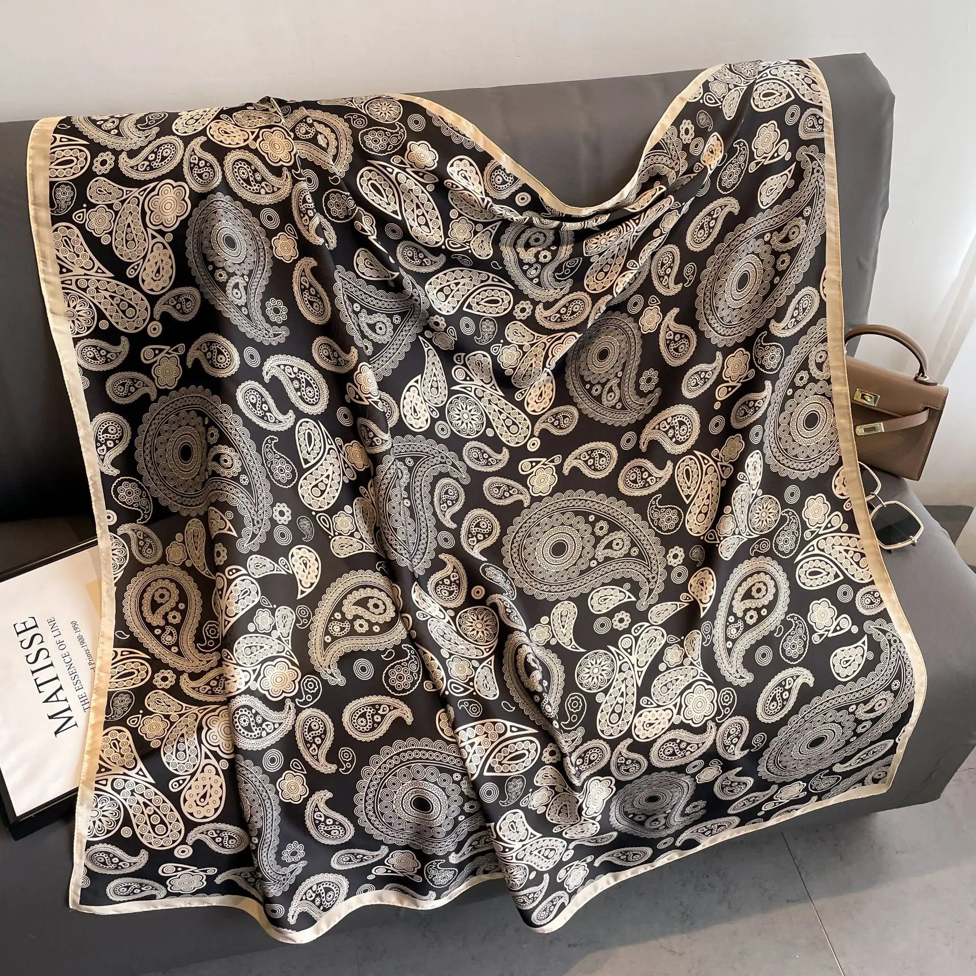 Xale Quadrado de Cetim 110x110cm Estampado Feminino Multifuncional para Praia, Cabelo e Hijab