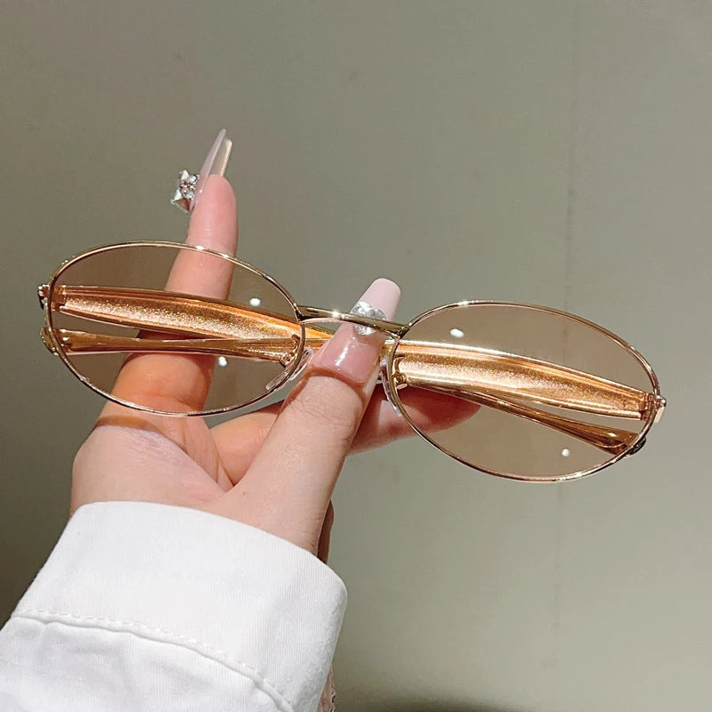Óculos de Sol Oval Vintage Retrô com Armação Dourada e Lentes Gradiente UV400 Feminino